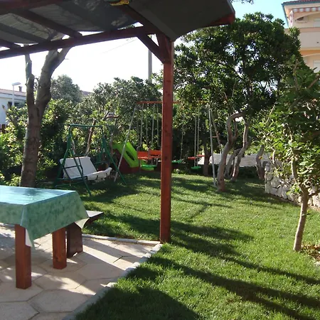 And By The Sea Pag - 11487 Гостевой дом